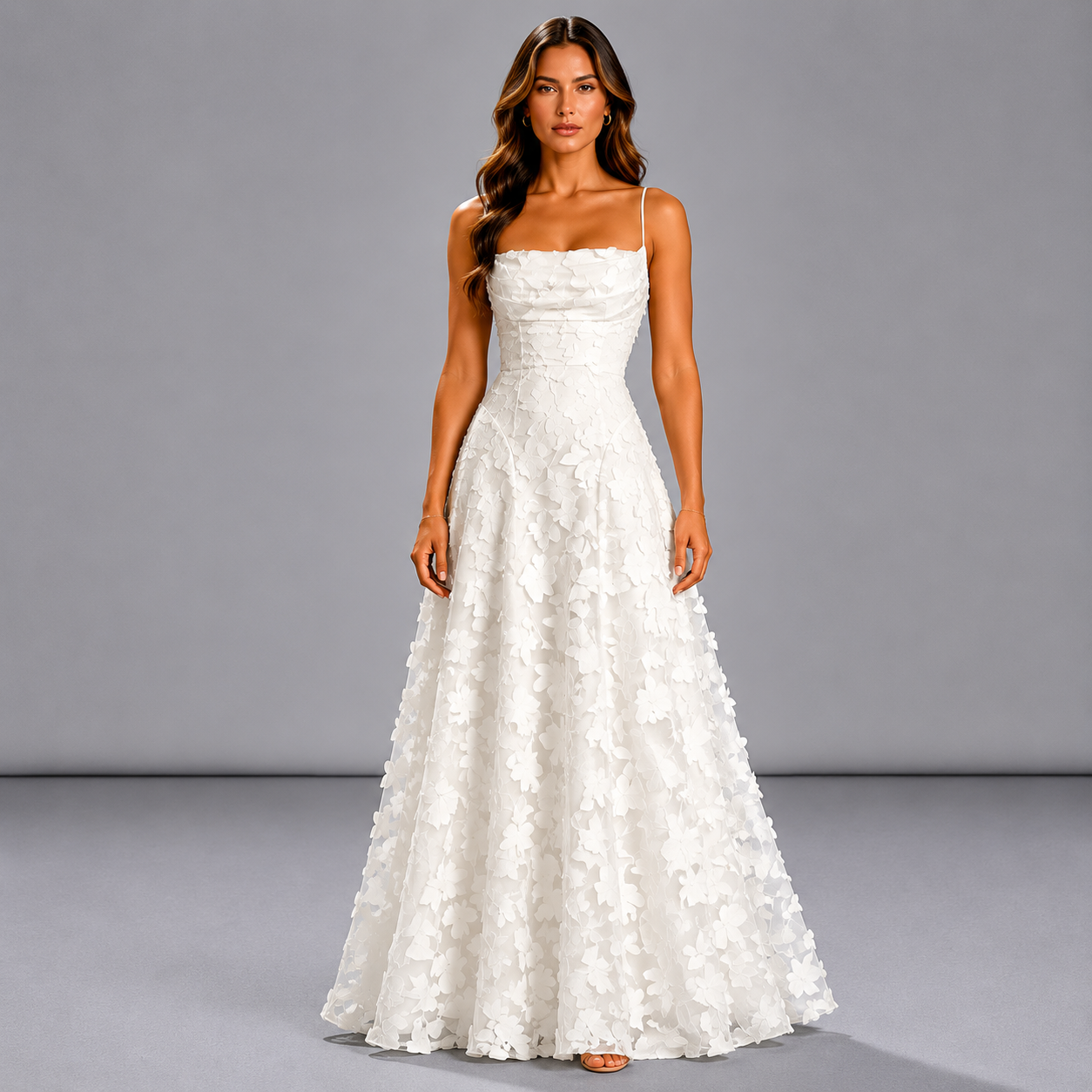 Sofía | Vestido largo de encaje floral con tirantes finos y escote recto